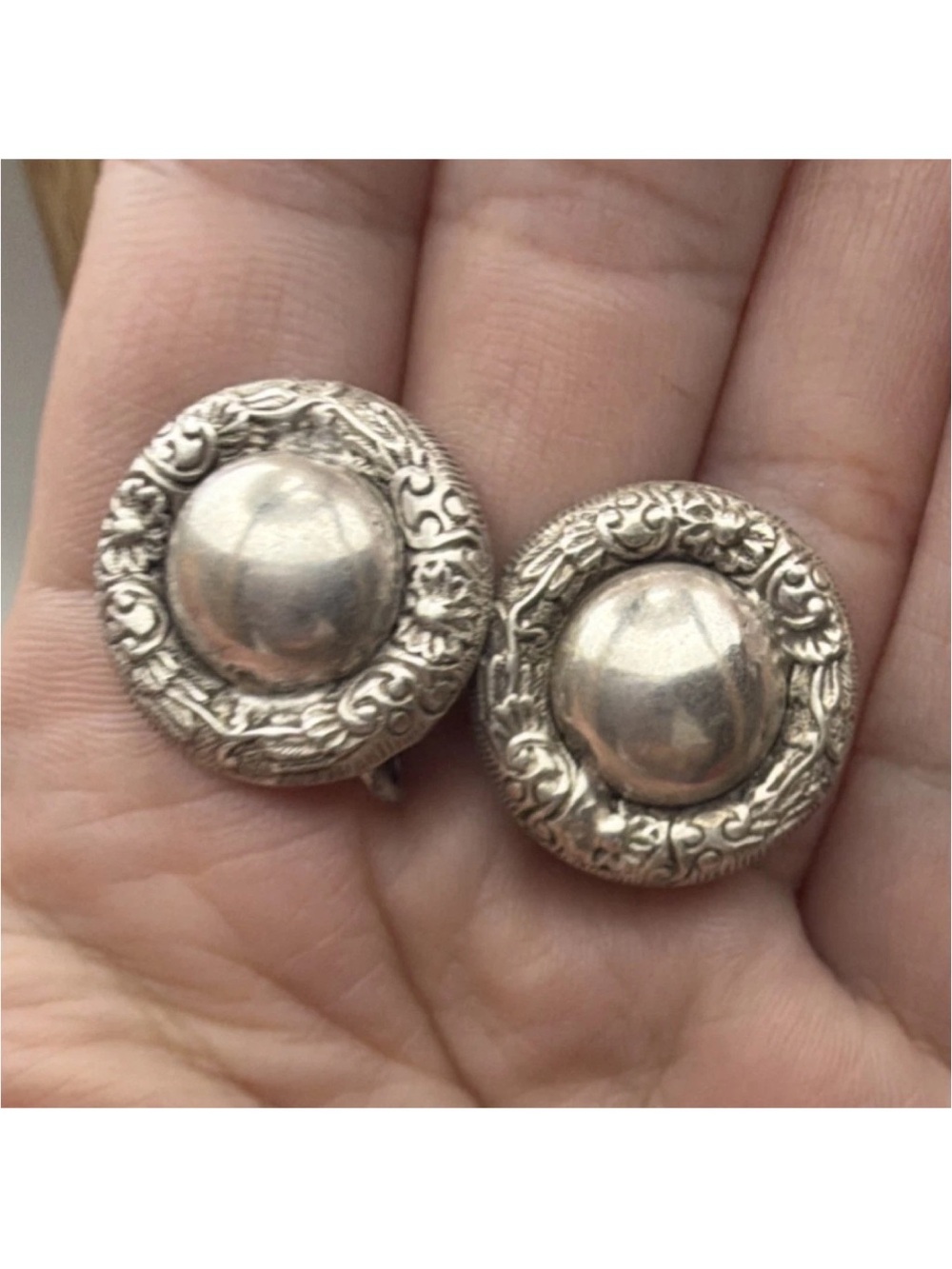 Vintage Sterling silver Ornate Round clip on
